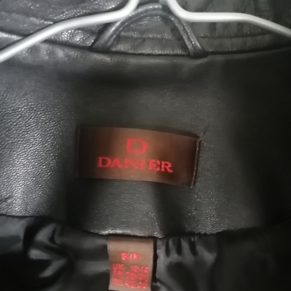 Ladies leather jacket - Picture 2 of 2